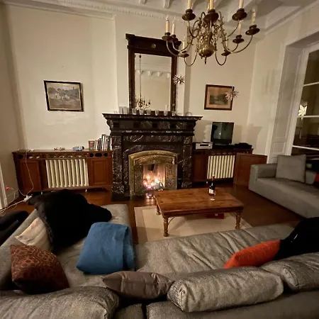 Centre: Grand 1890s & Garden Apartment Spa