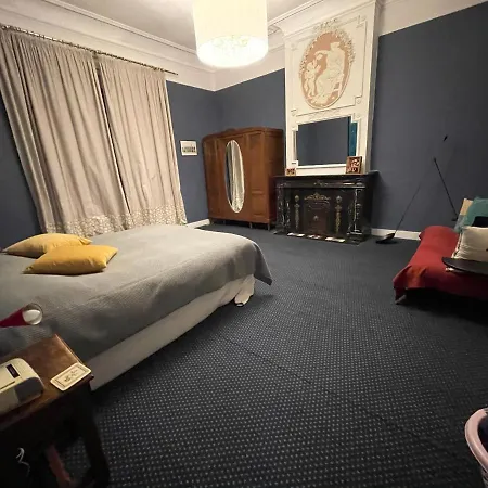 Apartment Centre: Grand 1890s & Garden