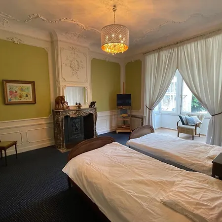 Centre: Grand 1890s & Garden Spa